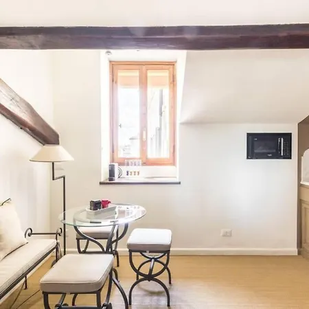 Palazzo Ruspoli Apartment *