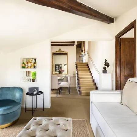 Palazzo Ruspoli Apartment *